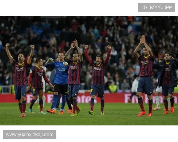 伯纳乌主场赛前高举反种族横幅